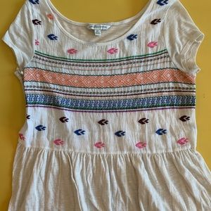 white short sleeve shirt